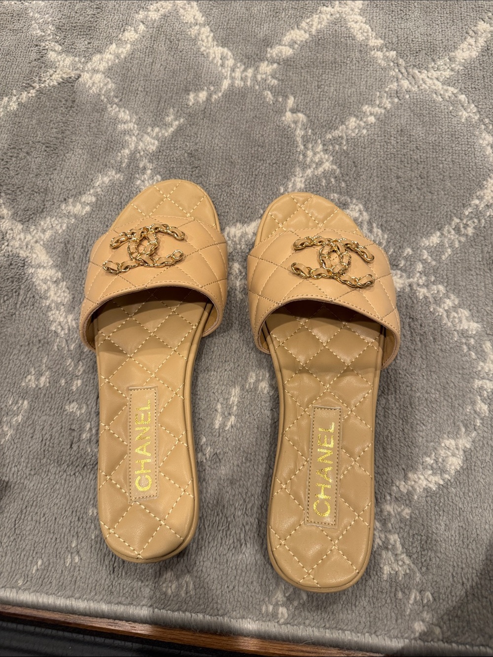 Chanel style Quilted Beige Slide Sandals with Gold Chain Logo - Picture 2 of 4